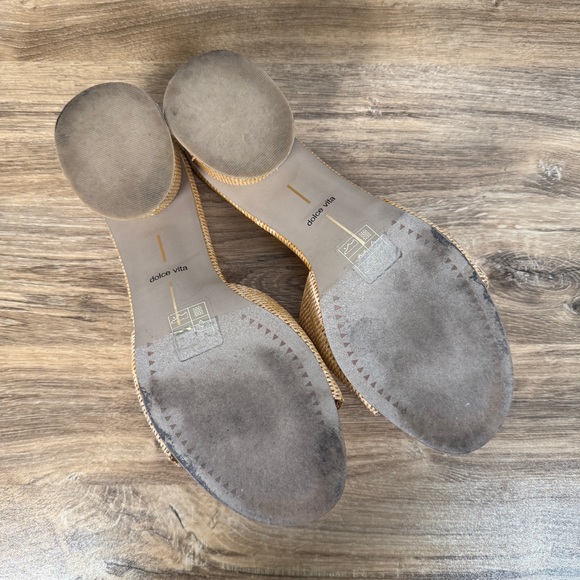 Dolce Vita Elegant Tan Raffia Woven Slide Block Heel Sandals - Picture 6 of 7